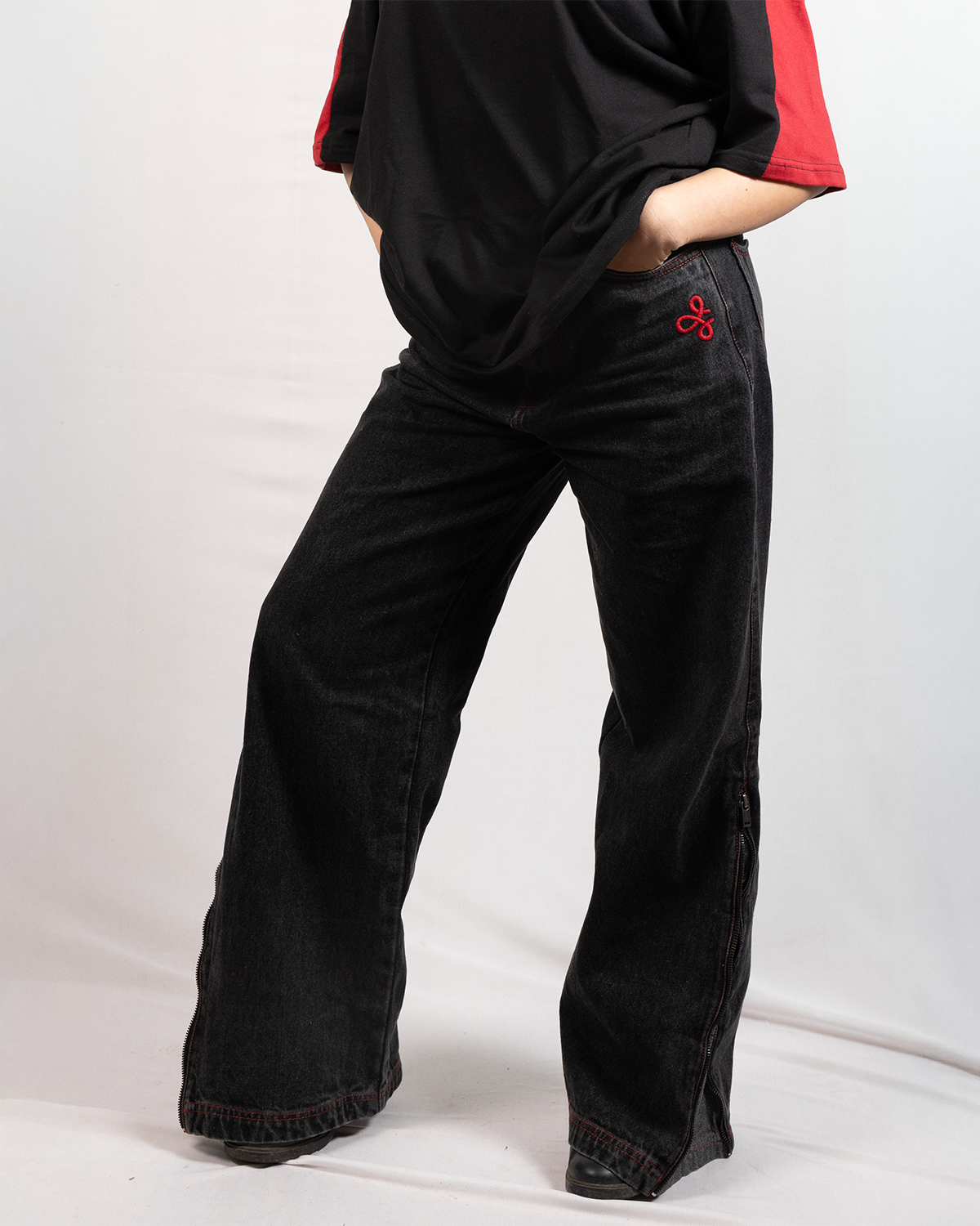 Black year of Snake Jeans